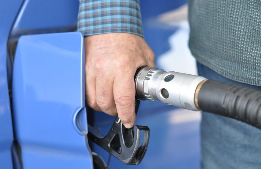 Σπάει ρεκόρ η τιμή της βενζίνης - Πάνω από 2,5 ευρώ το λίτρο στα νησιά
