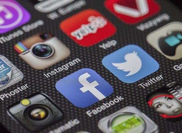 Καταγγελία στην ΕΕ για Meta και τις συνδρομές σε Facebook, Instagram: Υψηλό το κόστος και παραπλανικές πρακτικές