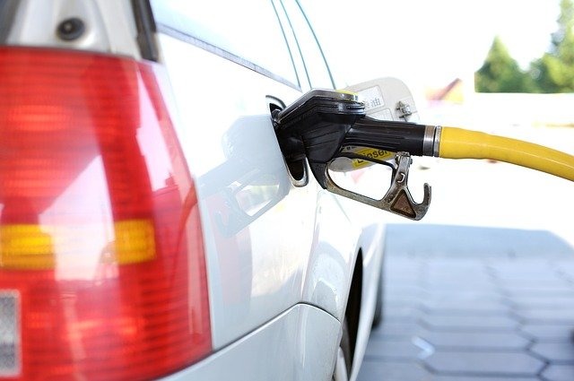 Fuel pass: Ψίχουλα το επίδομα βενζίνης - Για ημίμετρα κατηγορούν την κυβέρνηση