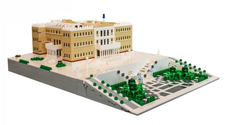 Έφτιαξε το κτίριο της Βουλής των Ελλήνων με περίπου 5.000 κομμάτια lego